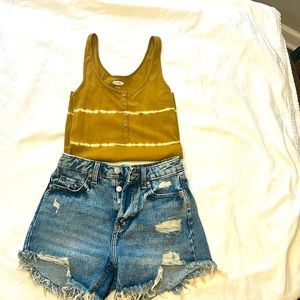 Super cute summer outfit with shorts and tank top